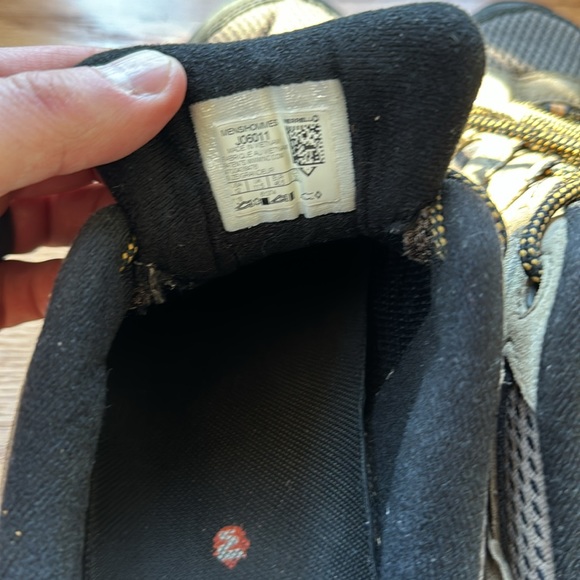 Merrell Moab hiking shoe. Wore them only 4 times. Great condition - Picture 4 of 5